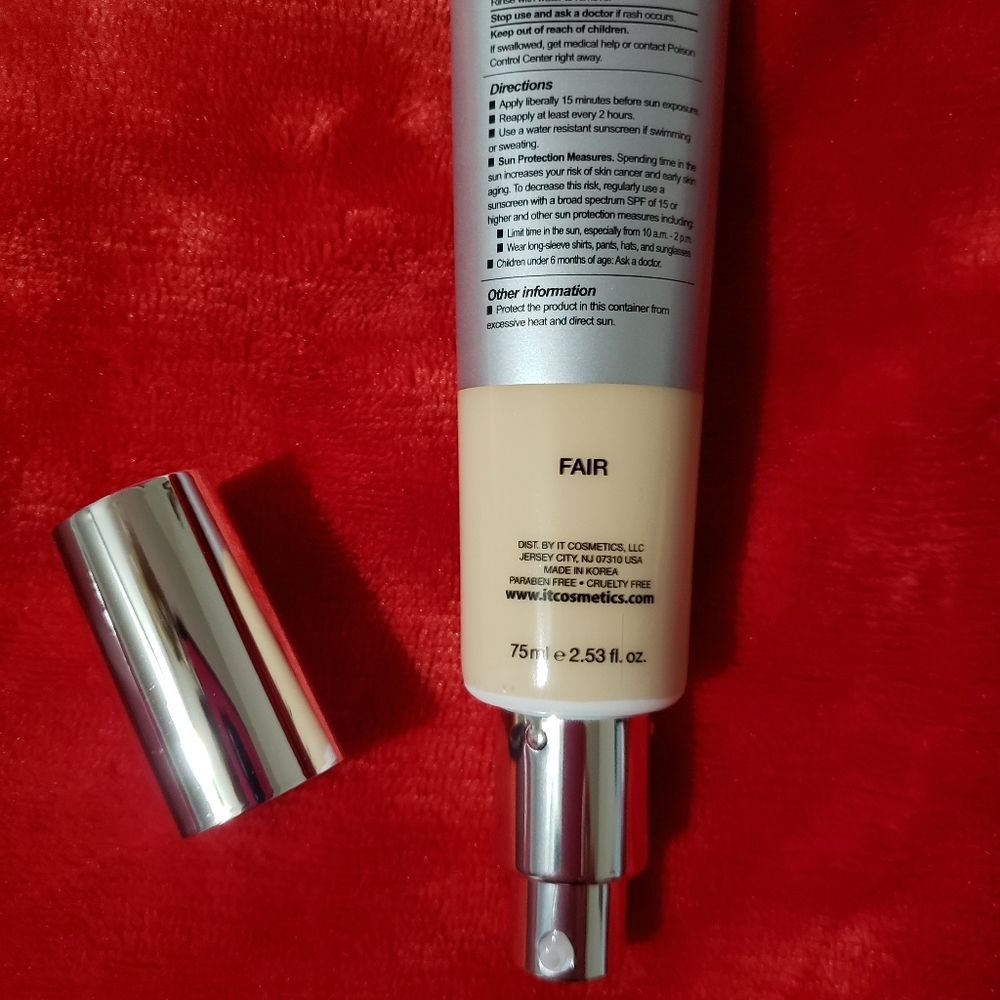 It cosmetics CC cream in FAIR. Super size .